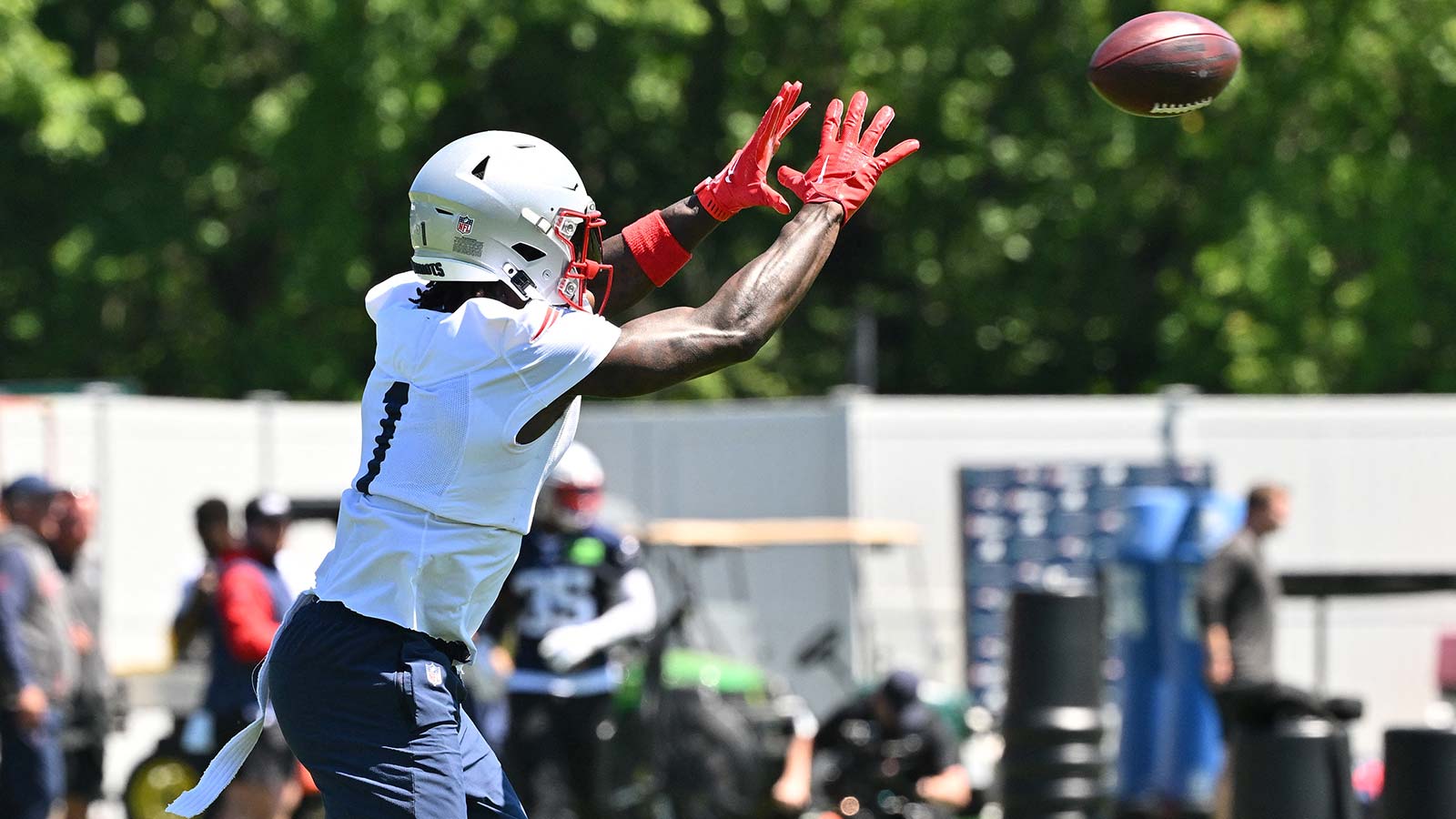 Day 1 of Patriots’ Drake Maye-A.J. Brown connection should already have opponents scared