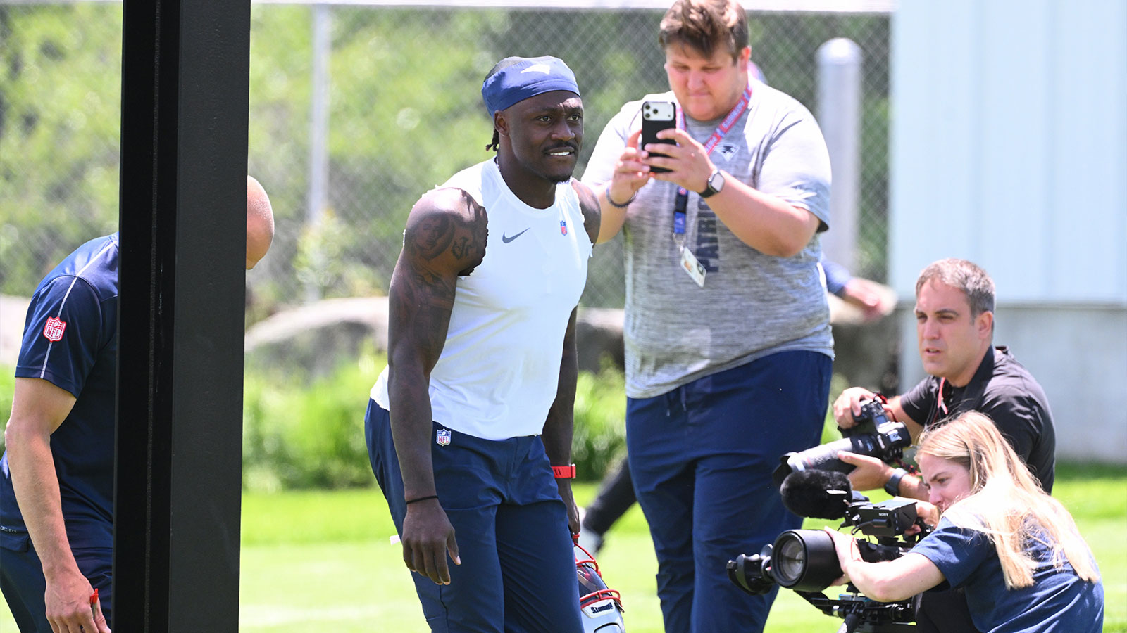 AJ Brown’s audacious GOAT parting message to Eagles after Patriots trade