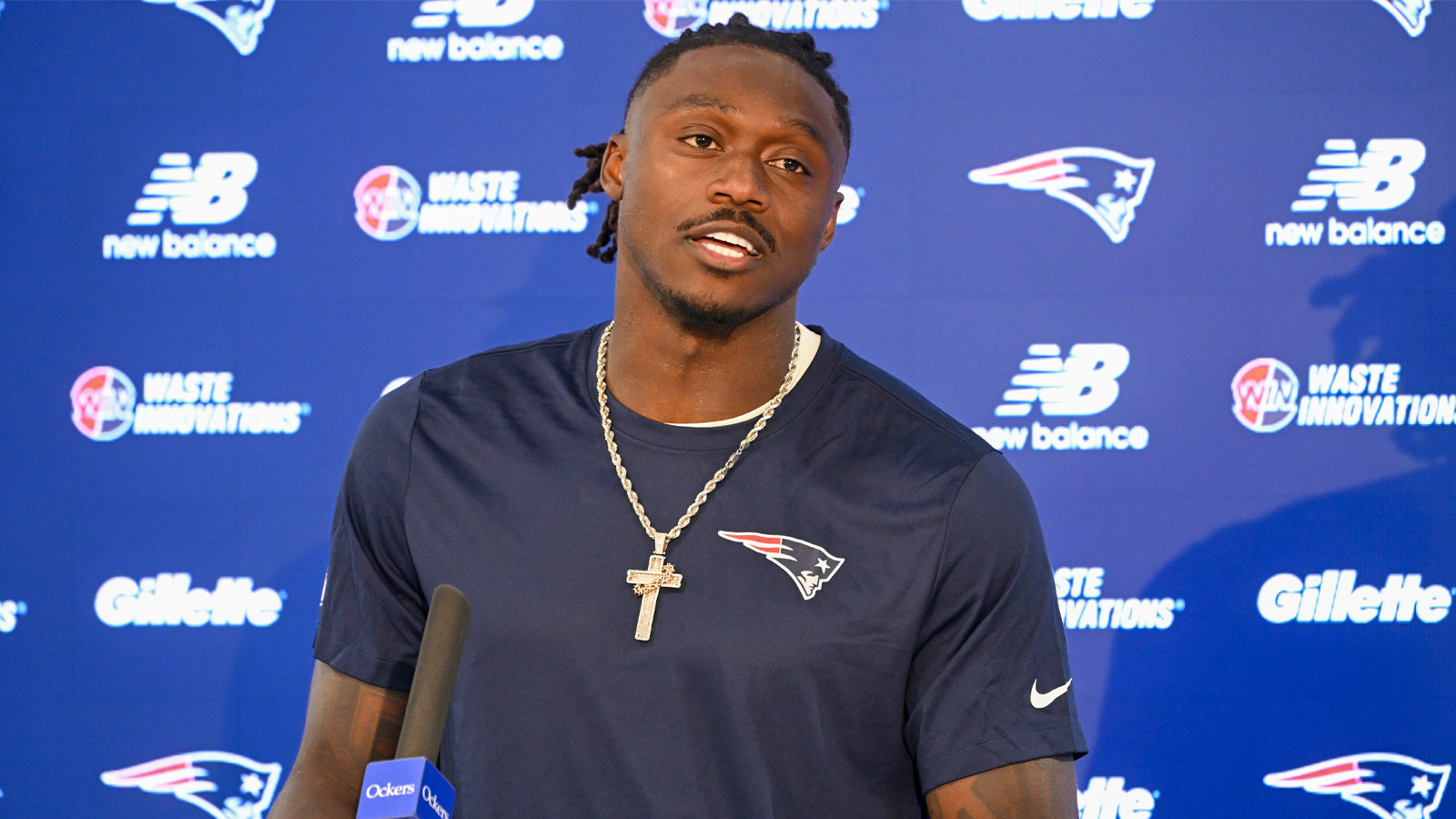 First look at AJ Brown in new No. 1 Patriots uniform