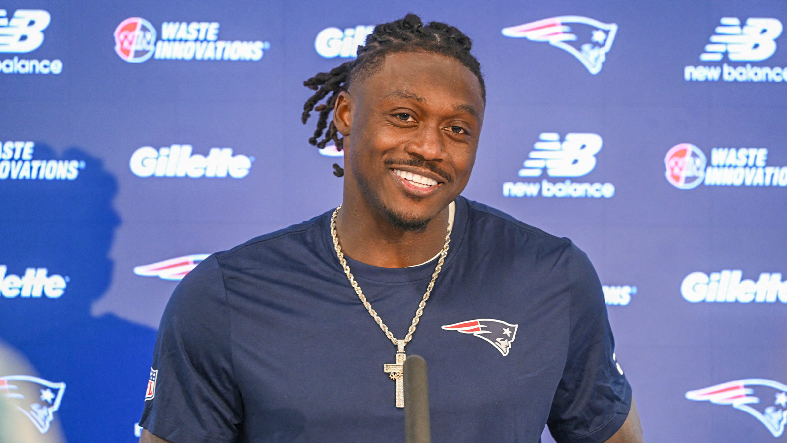 Why former Patriots Rob Gronkowski is buying A.J. Brown-Randy Moss comparison