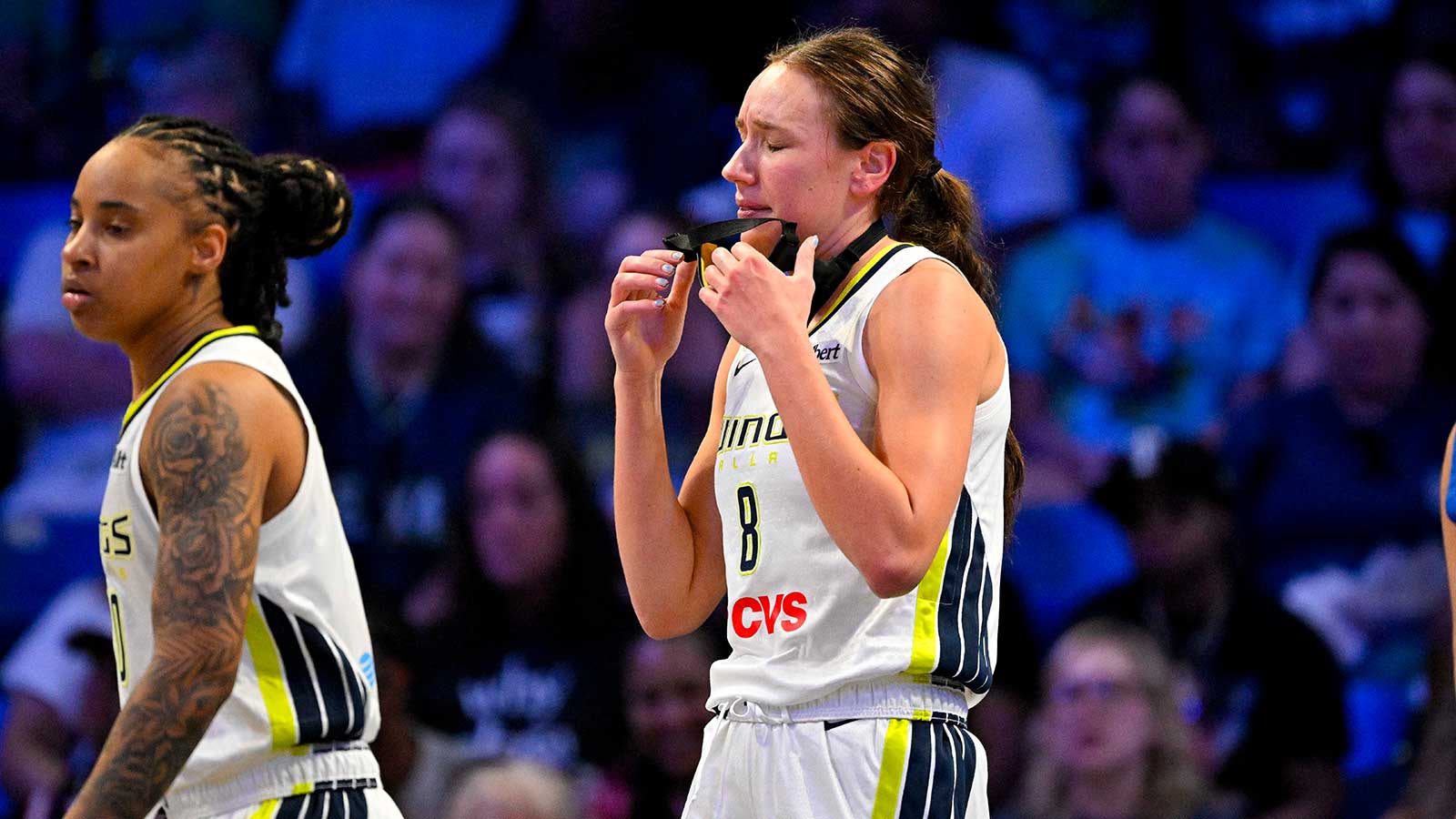 Wings’ Alanna Smith exits Sky clash with face injury