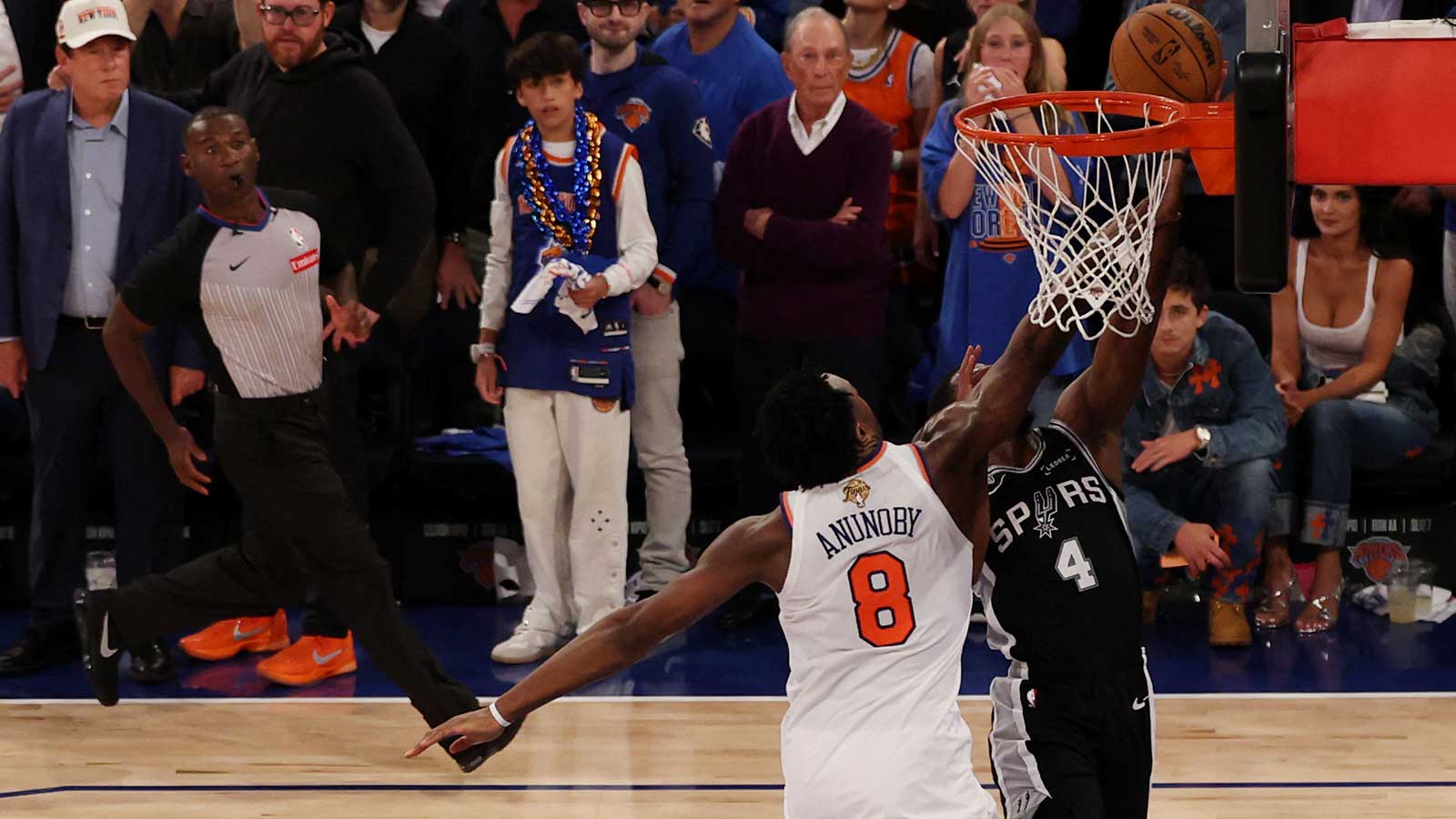 Did Spurs’ De’Aaron Fox get fouled on boneheaded layup attempt?
