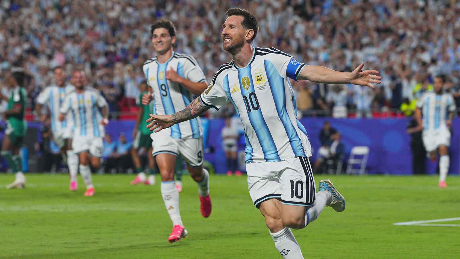 Lionel Messi sends powerful message to Argentina after Algeria win at World Cup