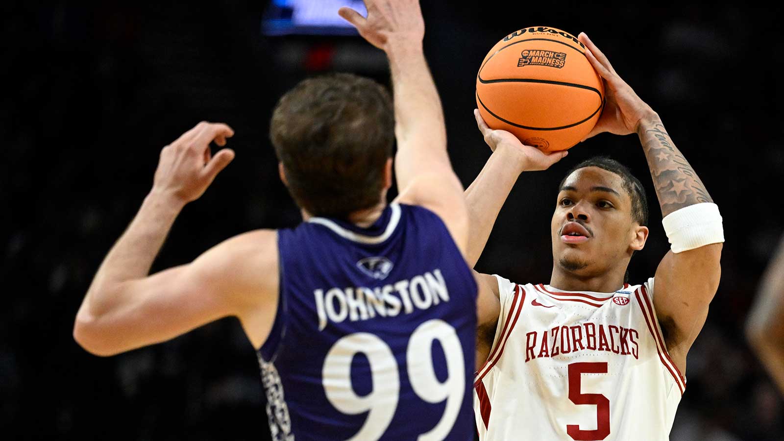 https://wp.clutchpoints.com/wp-content/uploads/2026/06/Arkansas-Razorbacks-guard-Darius-Acuff-Jr-5-shoots.jpg
