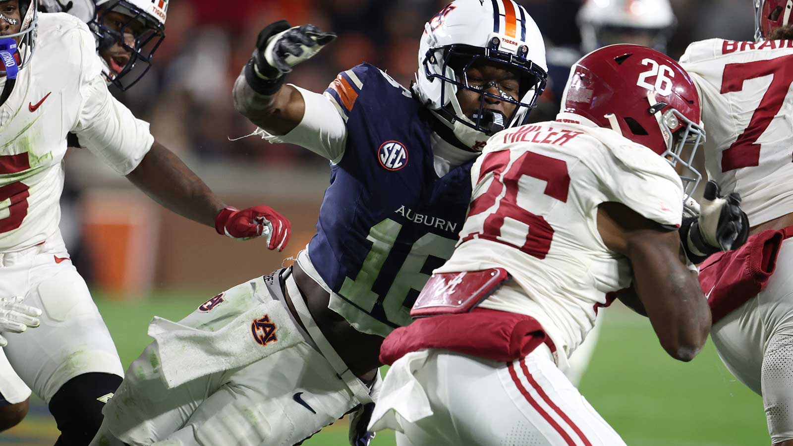 Auburn beats Georgia, Florida for talented 4-star weapon