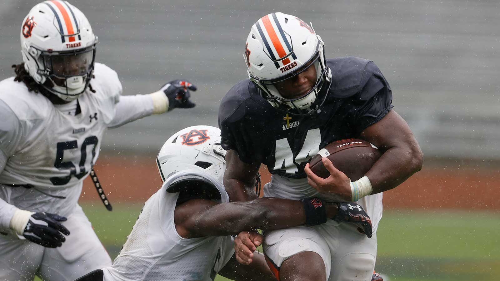 Auburn loses grip on 4-star to SEC rival