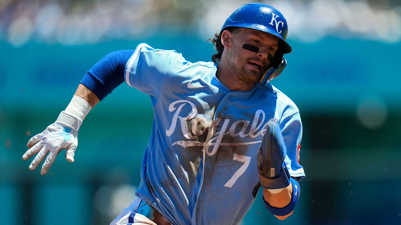 Royals superstar Bobby Witt Jr. debuts new Under Armour cleats in Nationals game