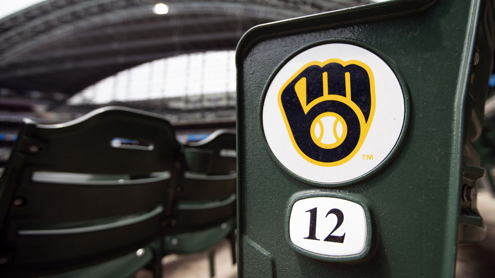 Brewers, top outfield prospect agree to $31 million contract