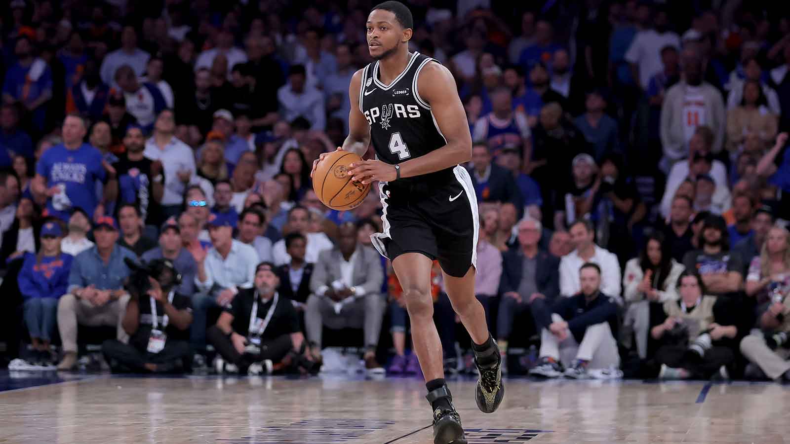 Spurs’ De’Aaron Fox assessed flagrant foul for wild Josh Hart push in Game 5