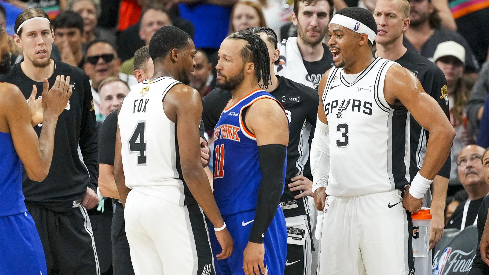 https://wp.clutchpoints.com/wp-content/uploads/2026/06/DeAaron-Fox-and-Jalen-Brunson.jpg