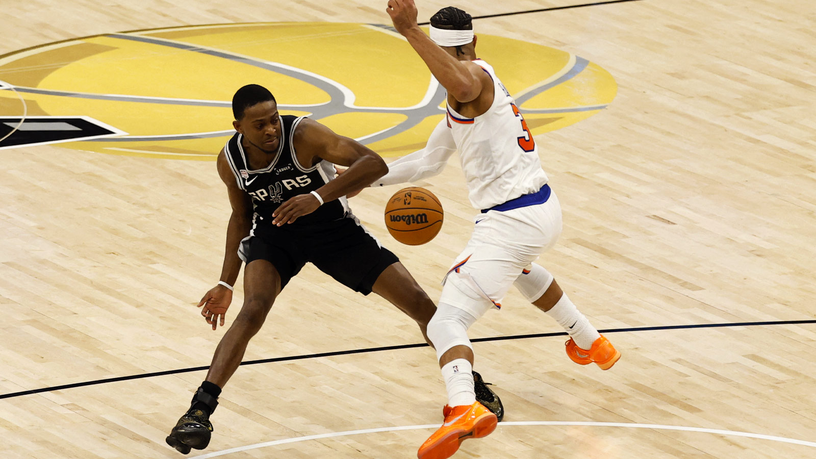 https://wp.clutchpoints.com/wp-content/uploads/2026/06/DeAaron-Fox-in-Game-1.jpg