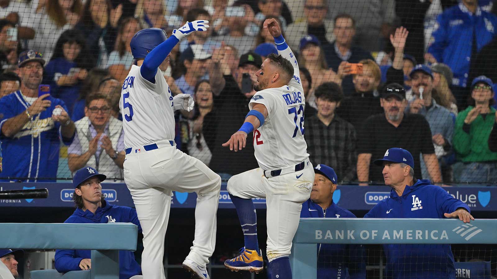 Dodgers’ Miguel Rojas, Freddie Freeman connect for incredible out – Play of the Year?