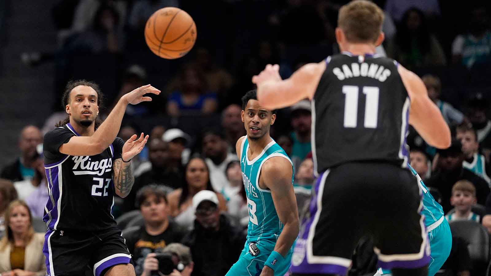 Sacramento Kings guard Devin Carter (22) passes off to forward Domantas Sabonis (11) against the Charlotte Hornets during the second half at Spectrum Center. 