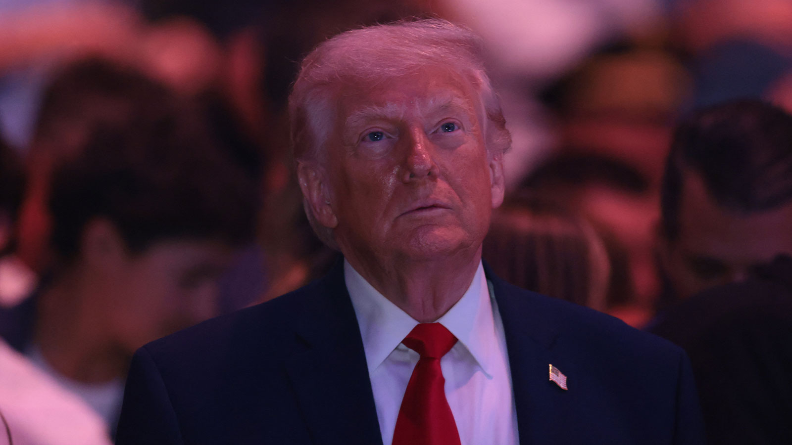 Donald Trump urges MLB to implement a salary cap