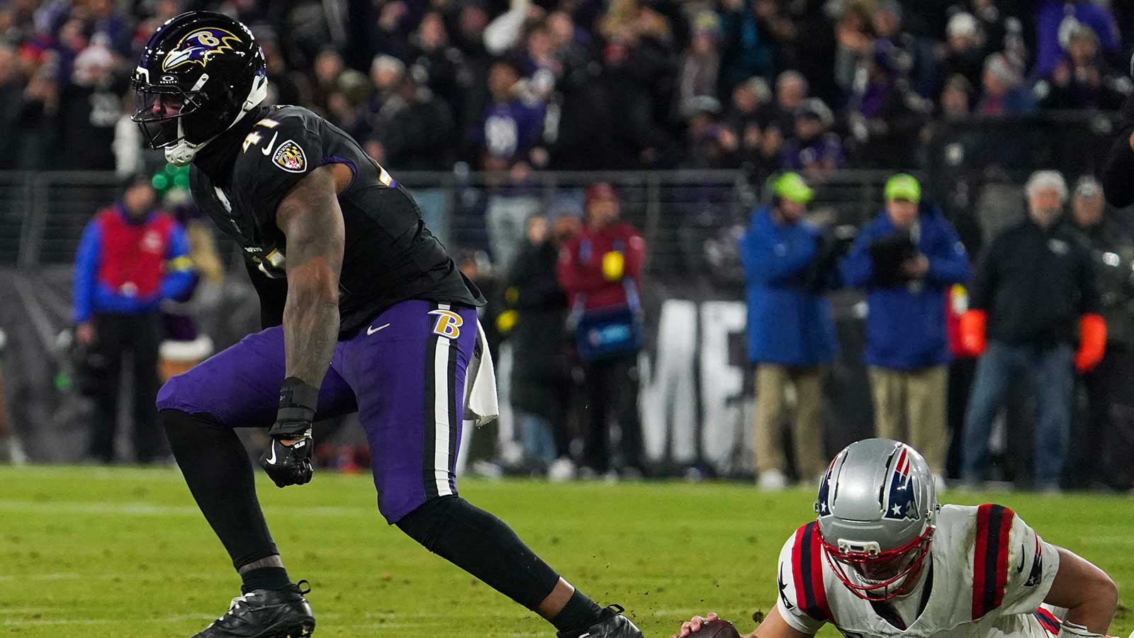 Baltimore Ravens defensive end Dre'Mont Jones (41) celebrates sacking New England Patriots quarterback Drake Maye (10) during the first half of the game at M&T Bank Stadium.