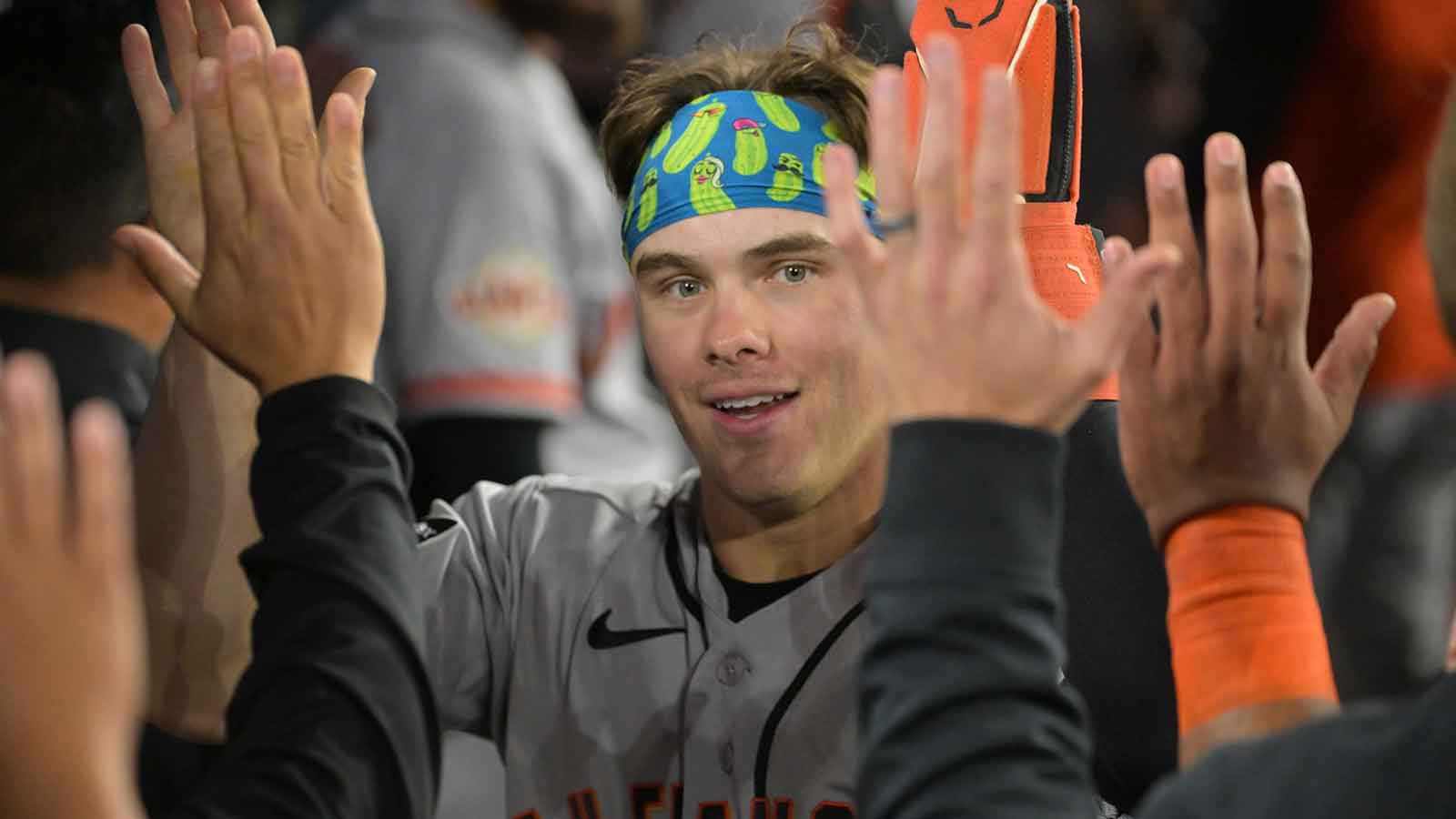 Giants’ Drew Gilbert makes insane home run robbery on Brewers’ Andrew Vaughn