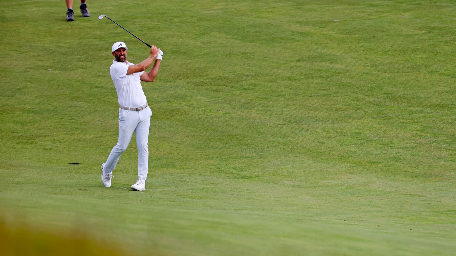 Dustin Johnson spirals out of US Open contention with putrid bunker shots on 15