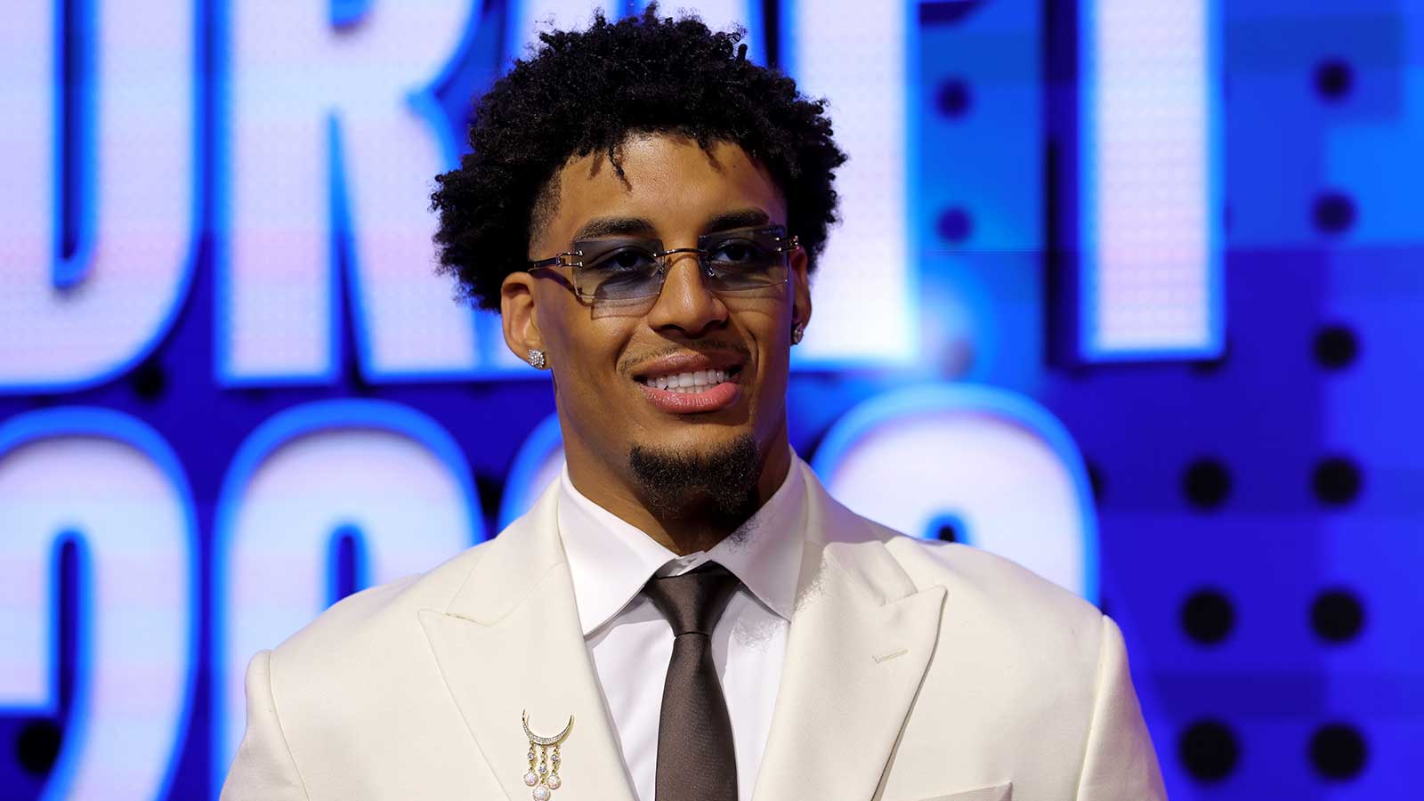 Warriors turn down trade offers to draft Michigan star