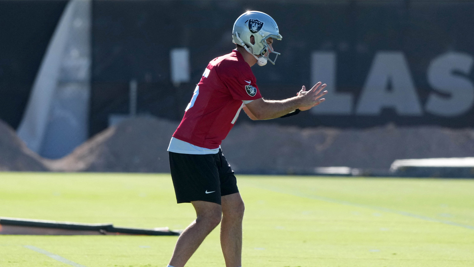 Raiders All-Pro issues 'Superman' advice to Fernando Mendoza
