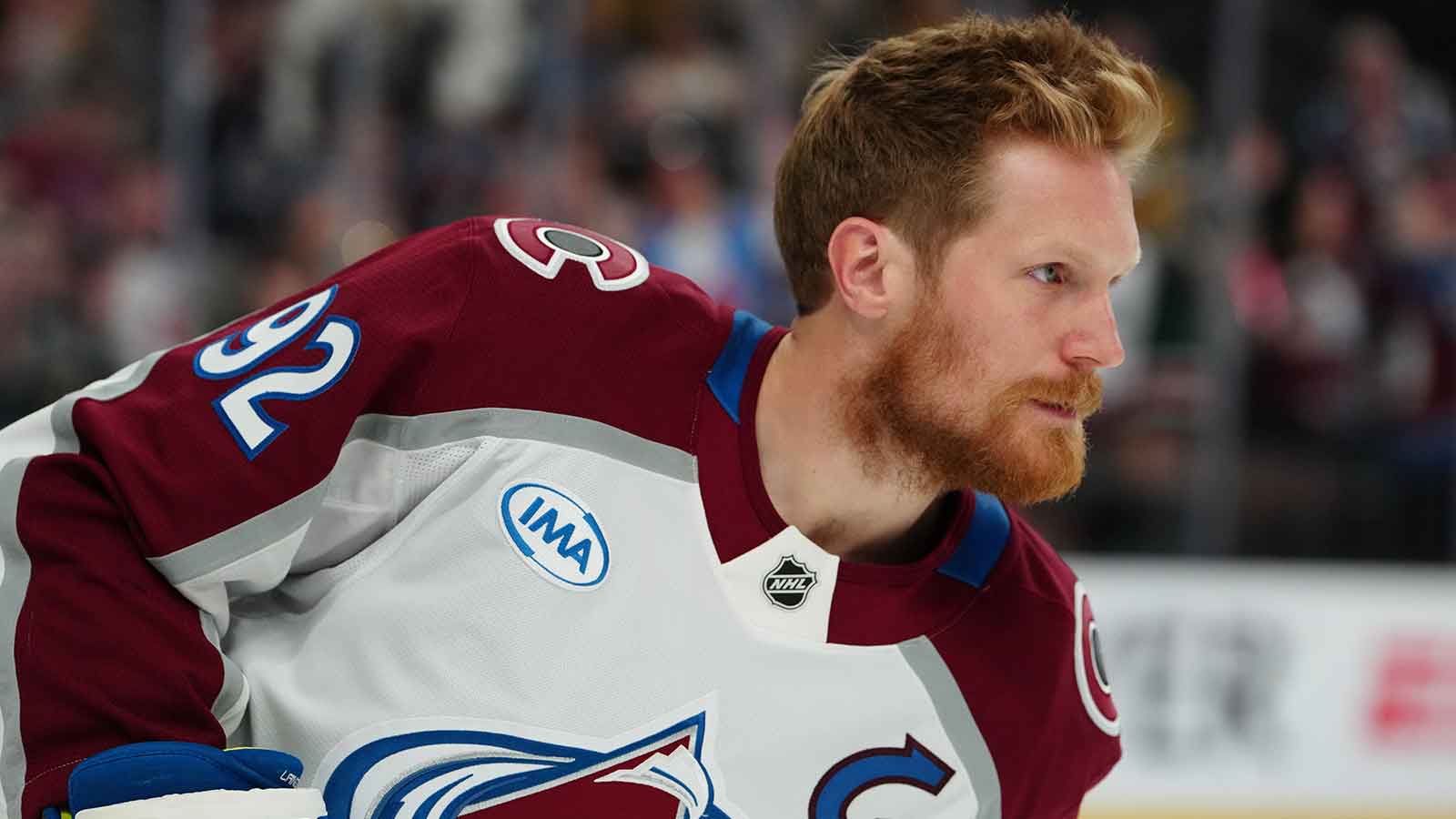 Watch Avalanche's Gabriel Landeskog's family surprise him with Bill Masterton Trophy