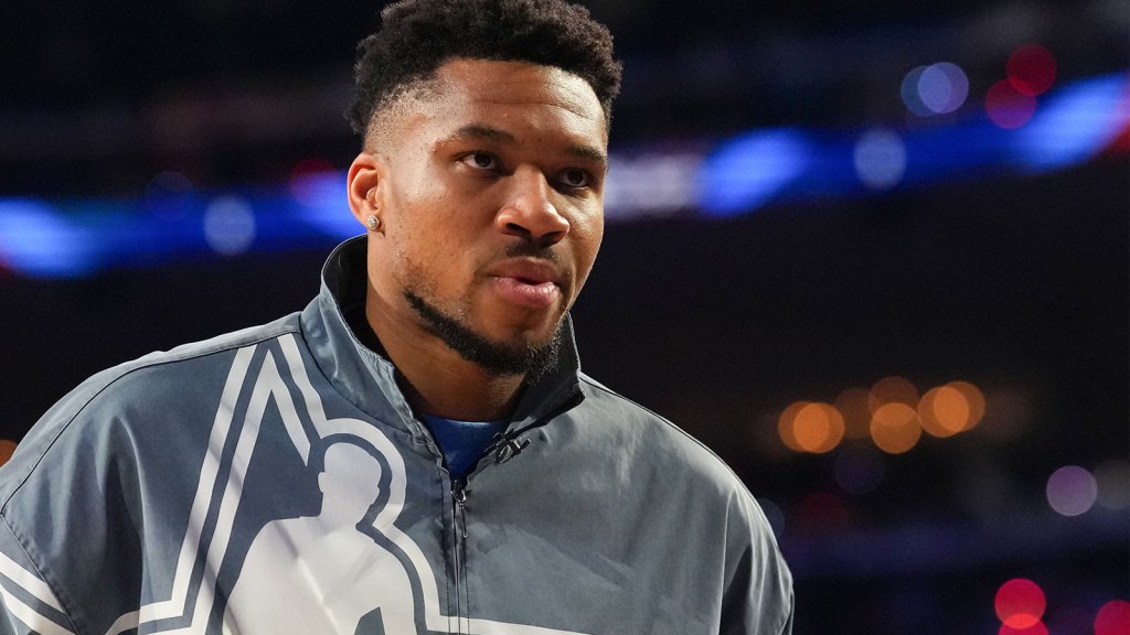 Team World forward Giannis Antetokounmpo (34) of the Milwaukee Bucks looks on during the 75th NBA All Star Game at Intuit Dome.