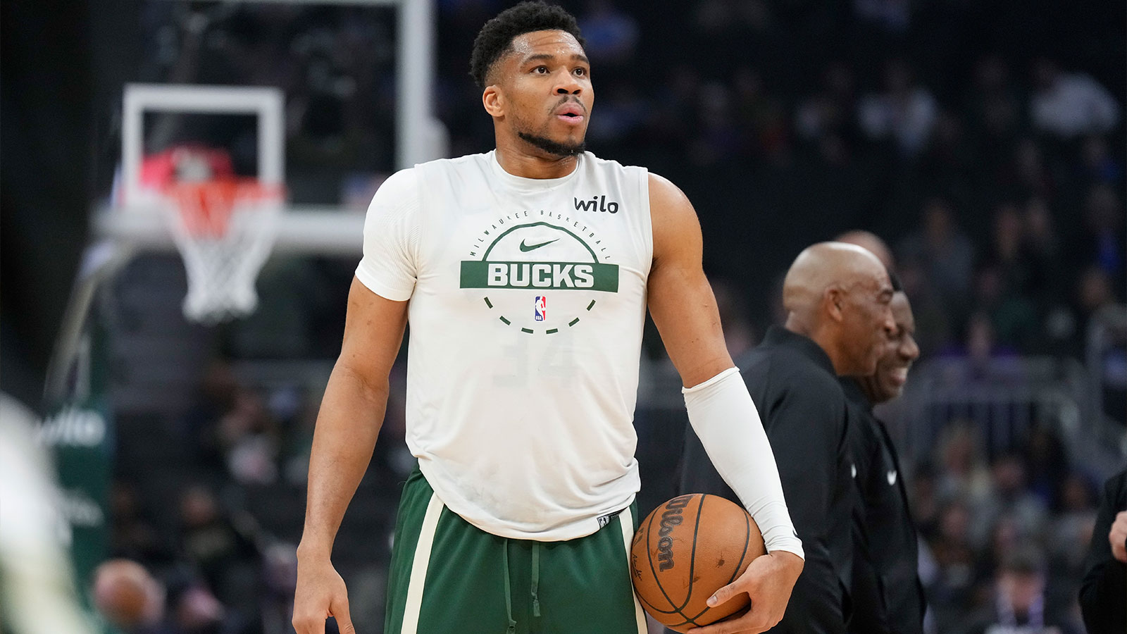 Milwaukee Bucks forward Giannis Antetokounmpo (34) during warmups prior to the game against the Phoenix Suns at Fiserv Forum.