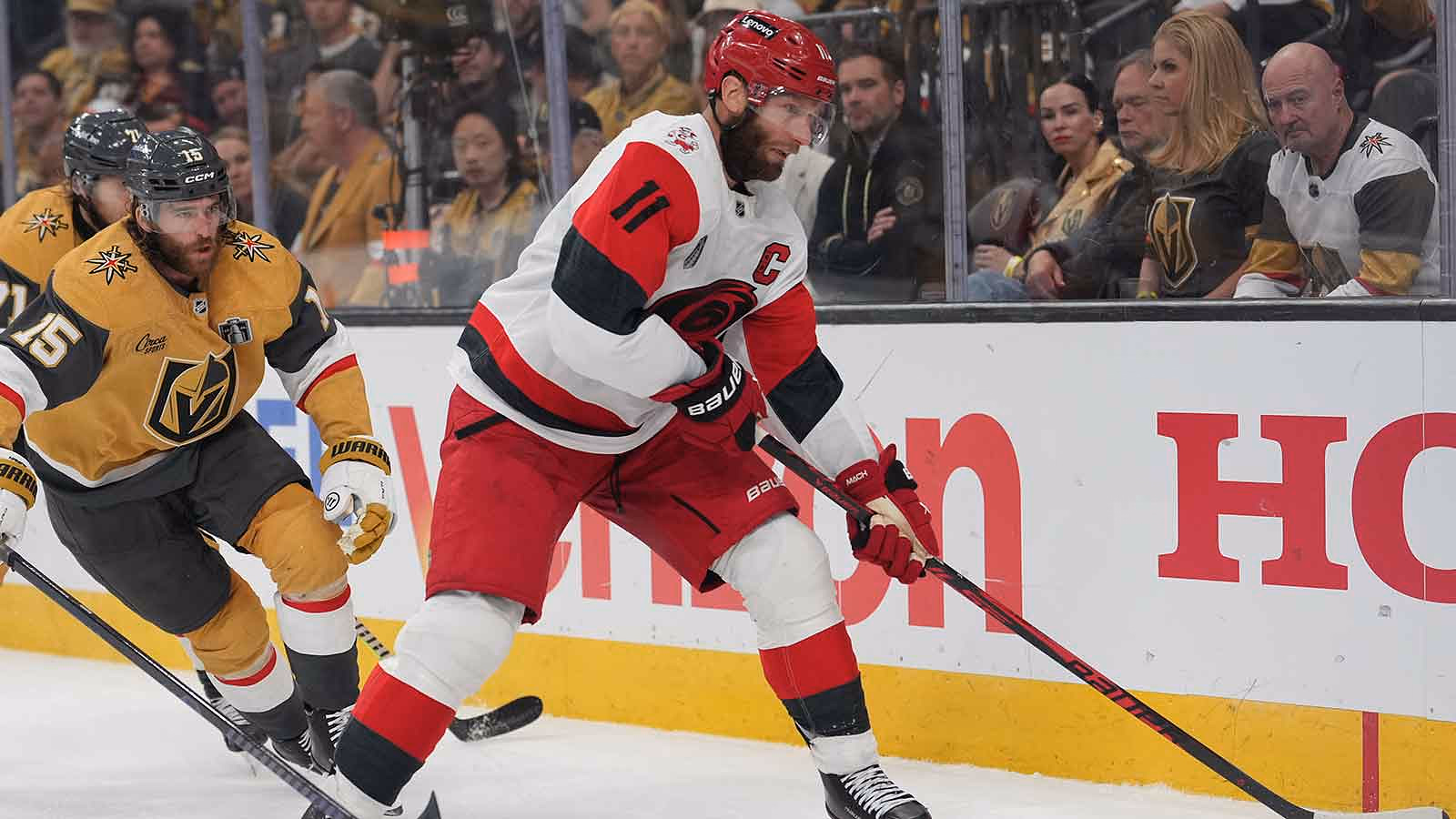 Hurricanes’ Jordan Staal goes full Bobby Orr with insane diving goal in Game 4