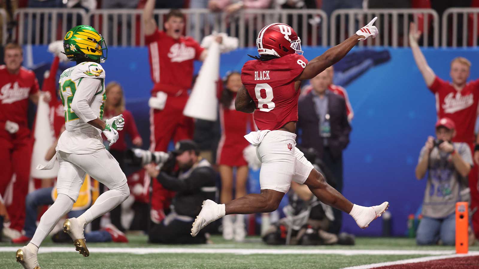 Indiana Hoosiers running back Kaelon Black (8) runs for a touchdown