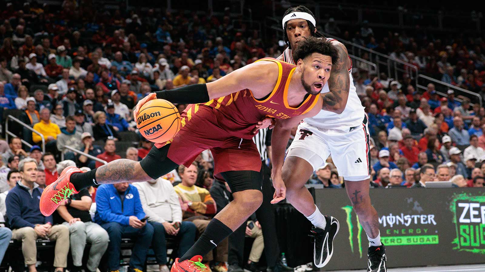 Iowa State Cyclones forward Joshua Jefferson (5) drives to the basket