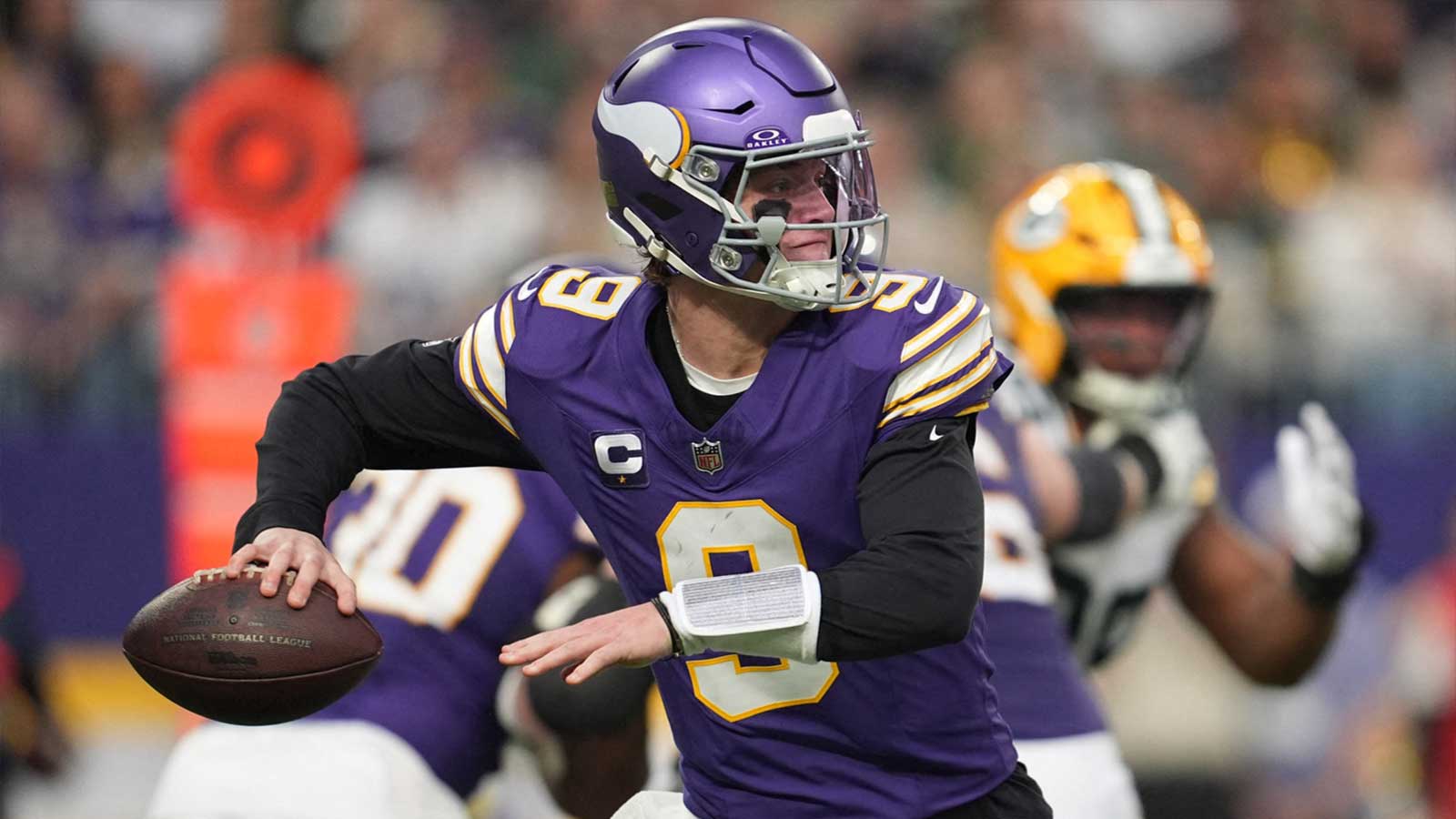 Minnesota Vikings quarterback J.J. McCarthy (9) throws a pass against the Green Bay Packers during the second quarter at U.S. Bank Stadium. 