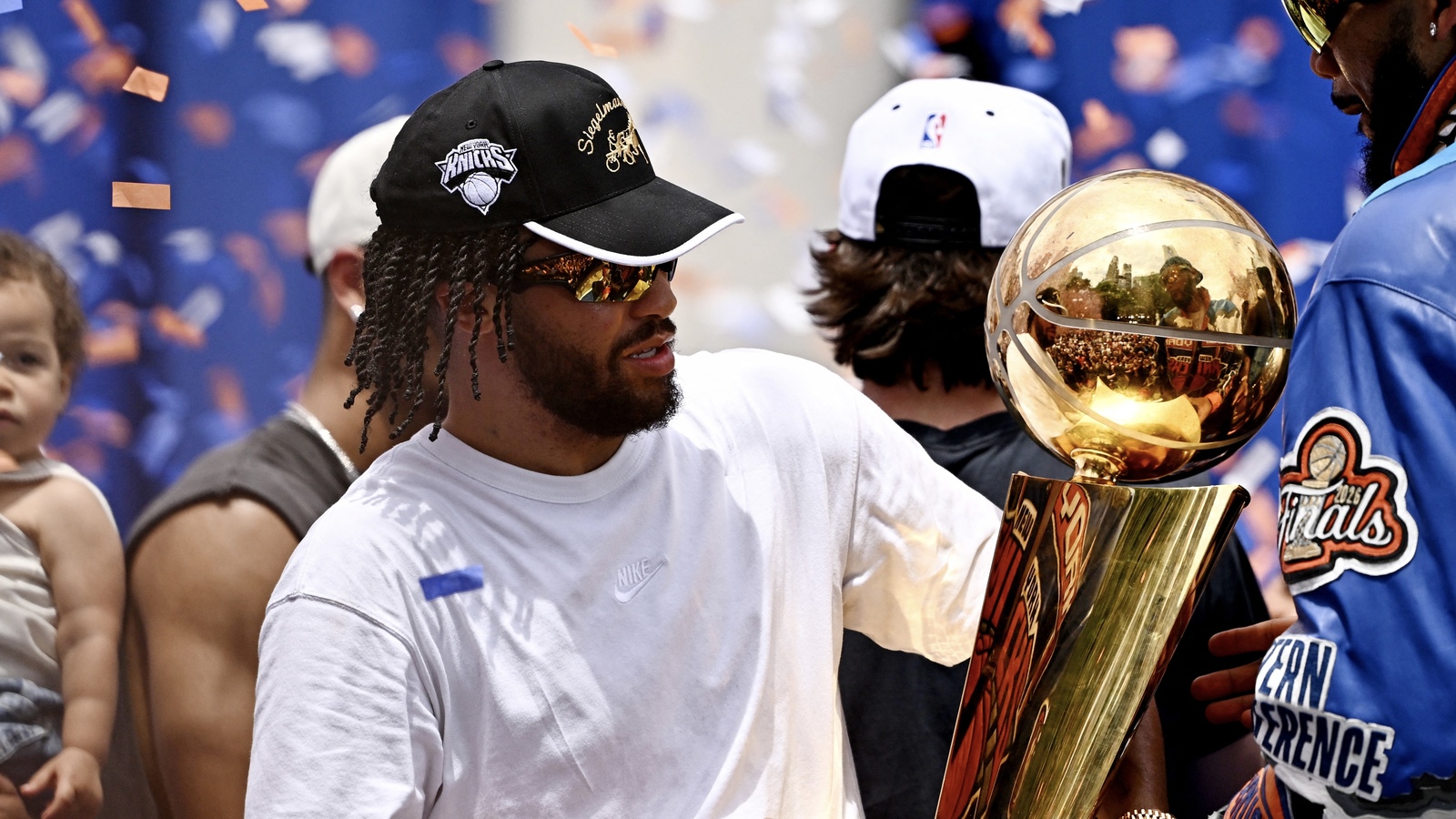 Knicks news: Jalen Brunson's daughter steals show with shirt message at parade