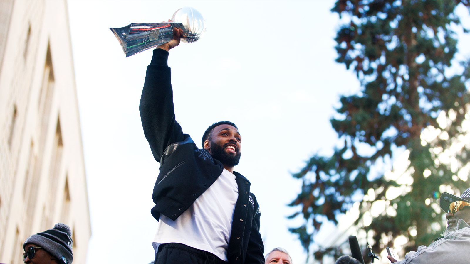 Seahawks’ Julian Love goes full NSFW with hilarious Derick Hall claim