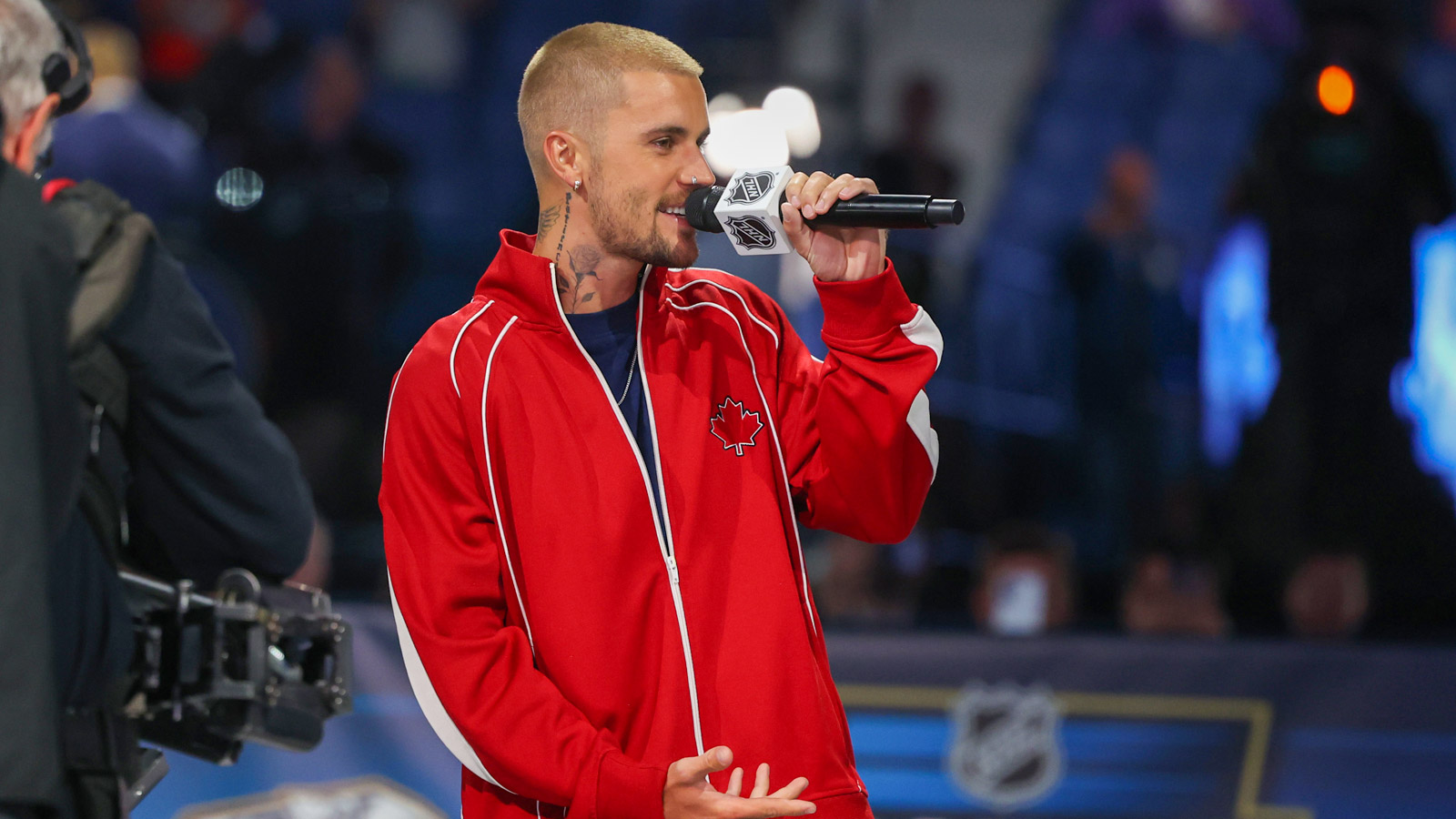 Justin Bieber crashes NHL Draft to announce No. 1 pick