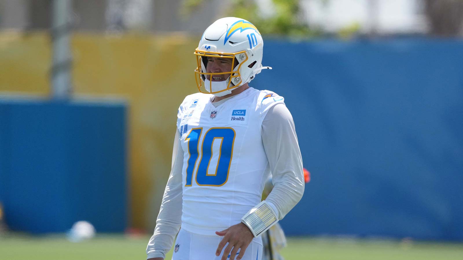 Chargers' Mike McDaniel makes scary Justin Herbert prediction during minicamp
