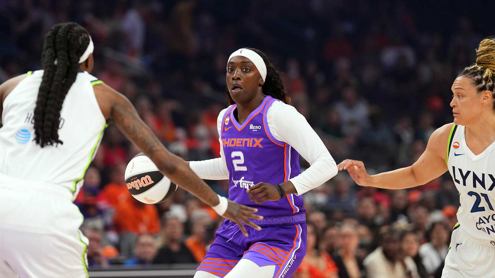 Phoenix Mercury guard-forward Kahleah Copper (2) dribbles against the Minnesota Lynx during the first half at Mortgage Matchup Center.