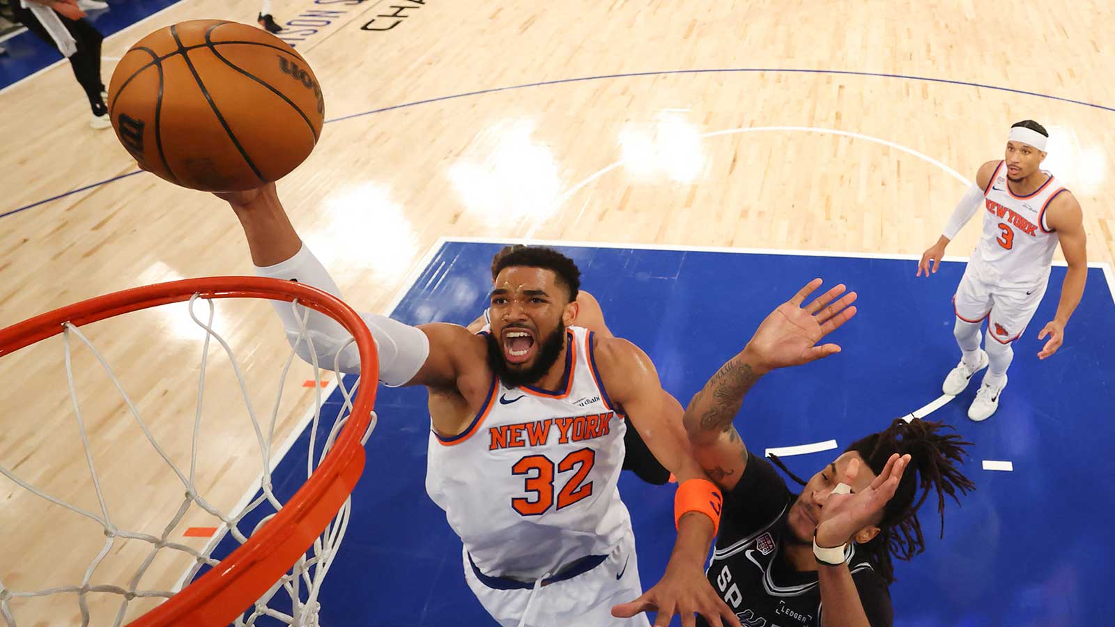 Karl-Anthony Towns toasts ‘amazing’ Knicks fans for traveling to San Antonio