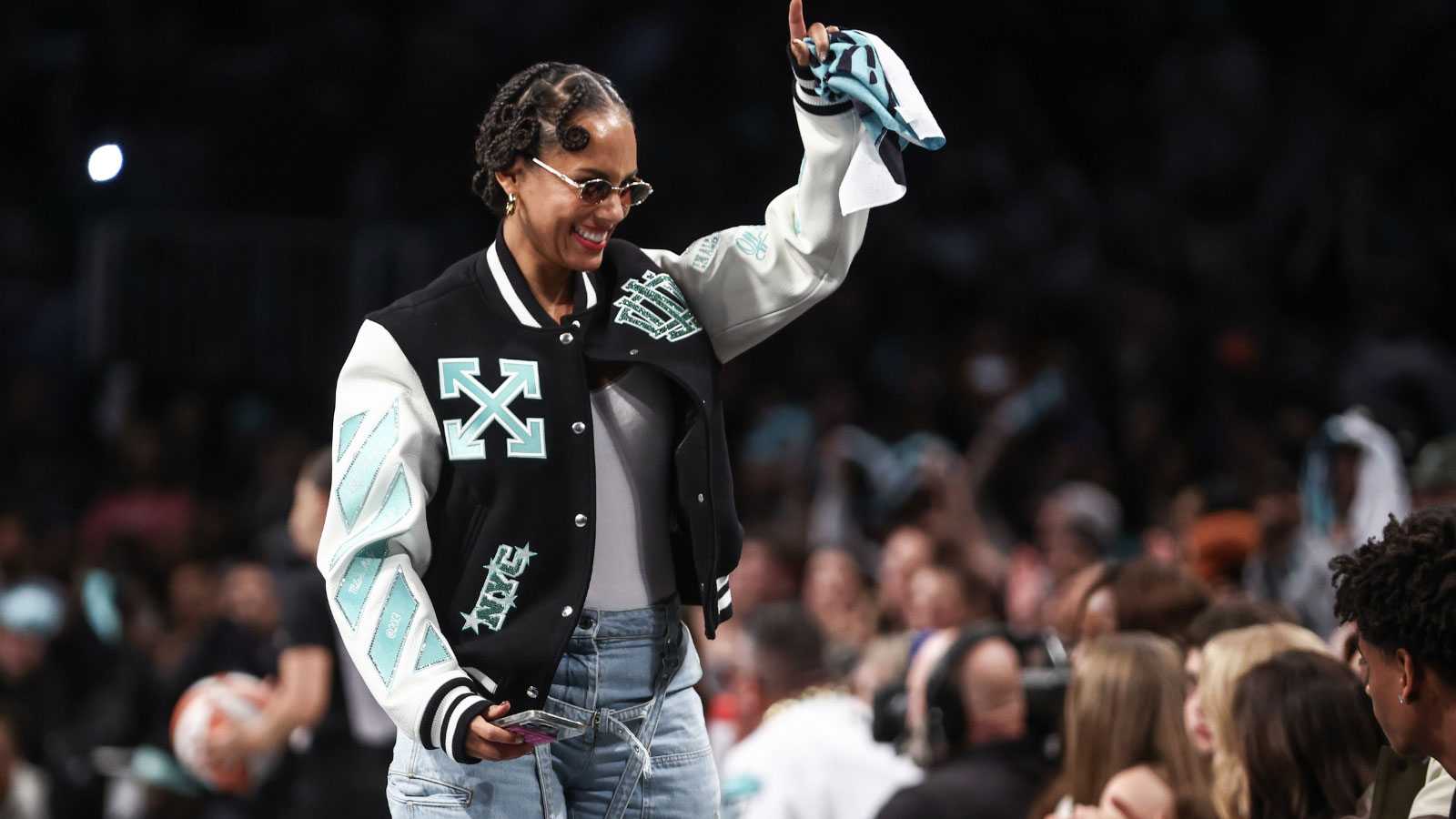 Knicks sing along with Alicia Keys to end City Hall celebration