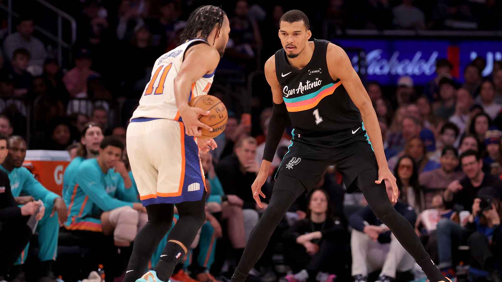 Carmelo Anthony issues blunt take on Wemby’s Jalen Brunson shove