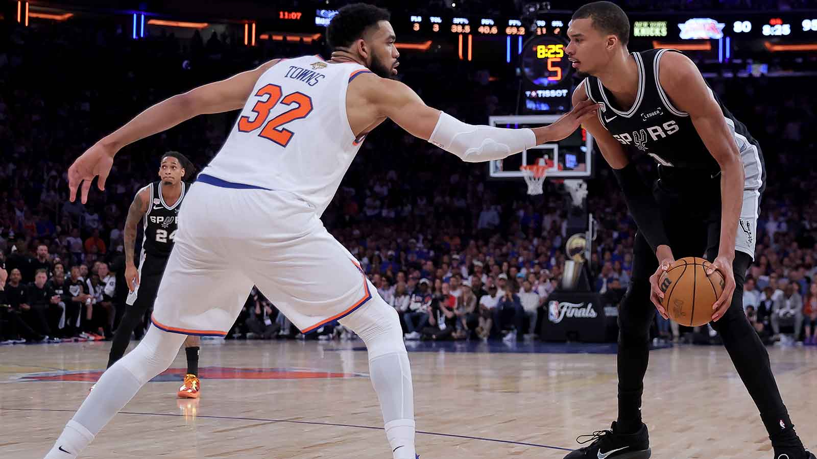 Knicks’ Karl-Anthony Towns reacts to talk about Victor Wembanyama’s behavior
