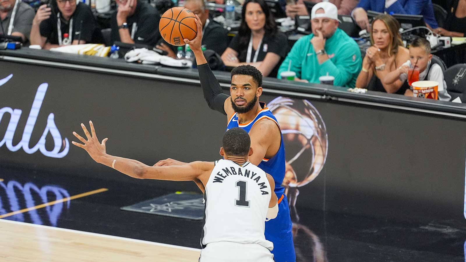 Knicks’ Karl-Anthony Towns huge Game 2 1st half has fans hyped