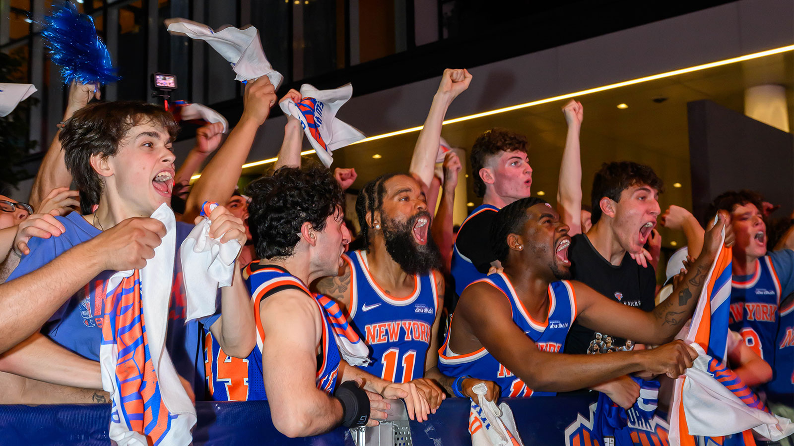 Knicks’ championship parade crowds were already mind-blowingly insane in wee hours of morning