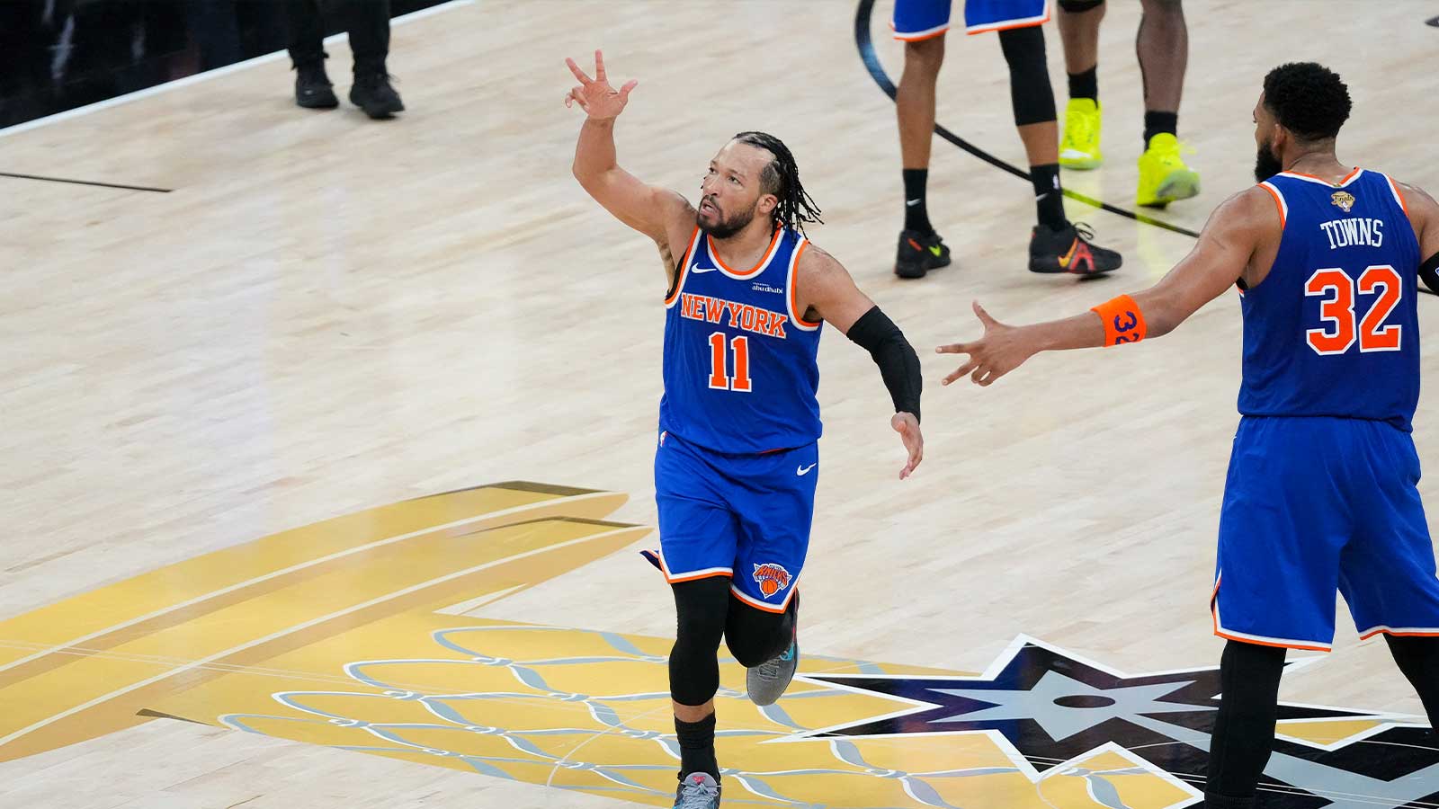 https://wp.clutchpoints.com/wp-content/uploads/2026/06/Knicks-guard-Jalen-Brunson-11-and-center-Karl-Anthony-Towns-32-celebrate.jpg
