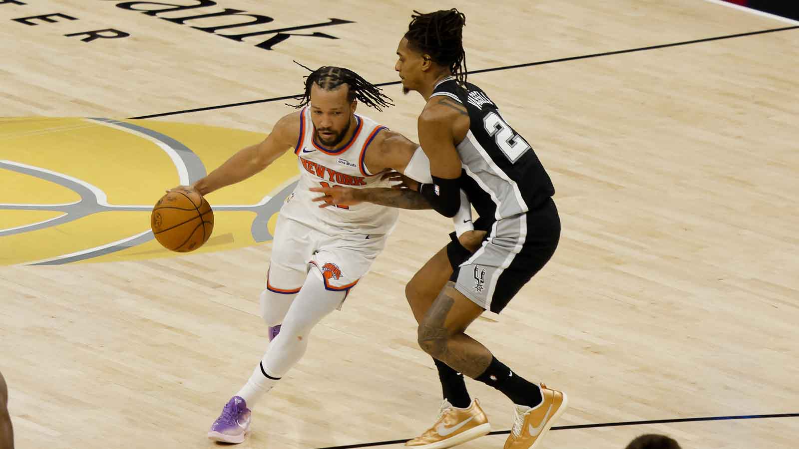 https://wp.clutchpoints.com/wp-content/uploads/2026/06/Knicks-guard-Jalen-Brunson-11-moves-the-ball.jpg