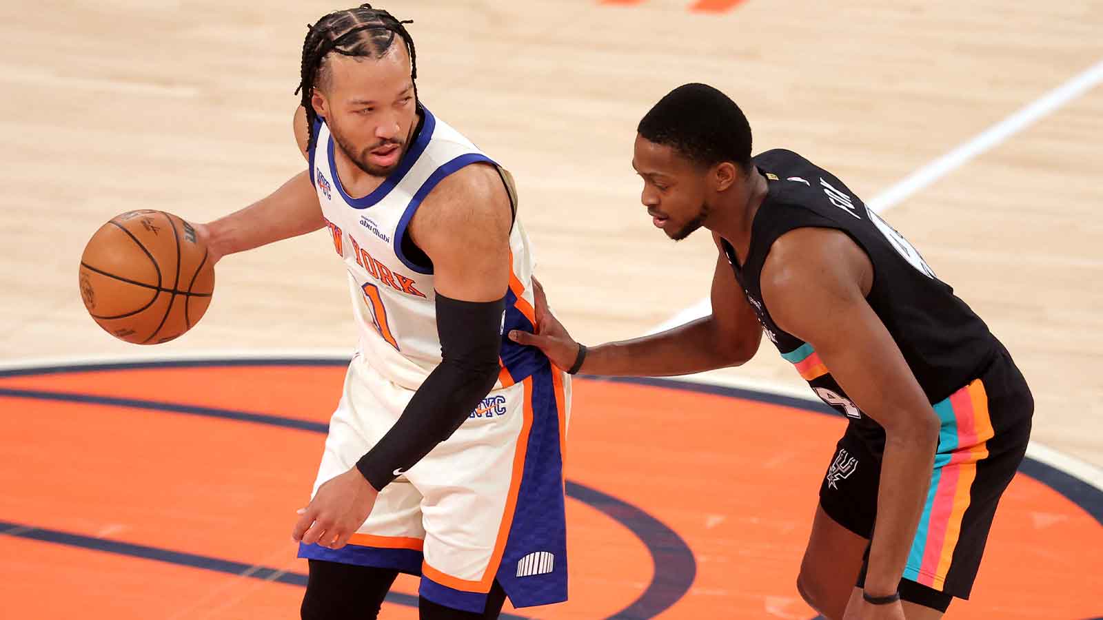 Spurs’ De’Aaron Fox, Knicks’ Jalen Brunson exchange words during physical Game 2 clash