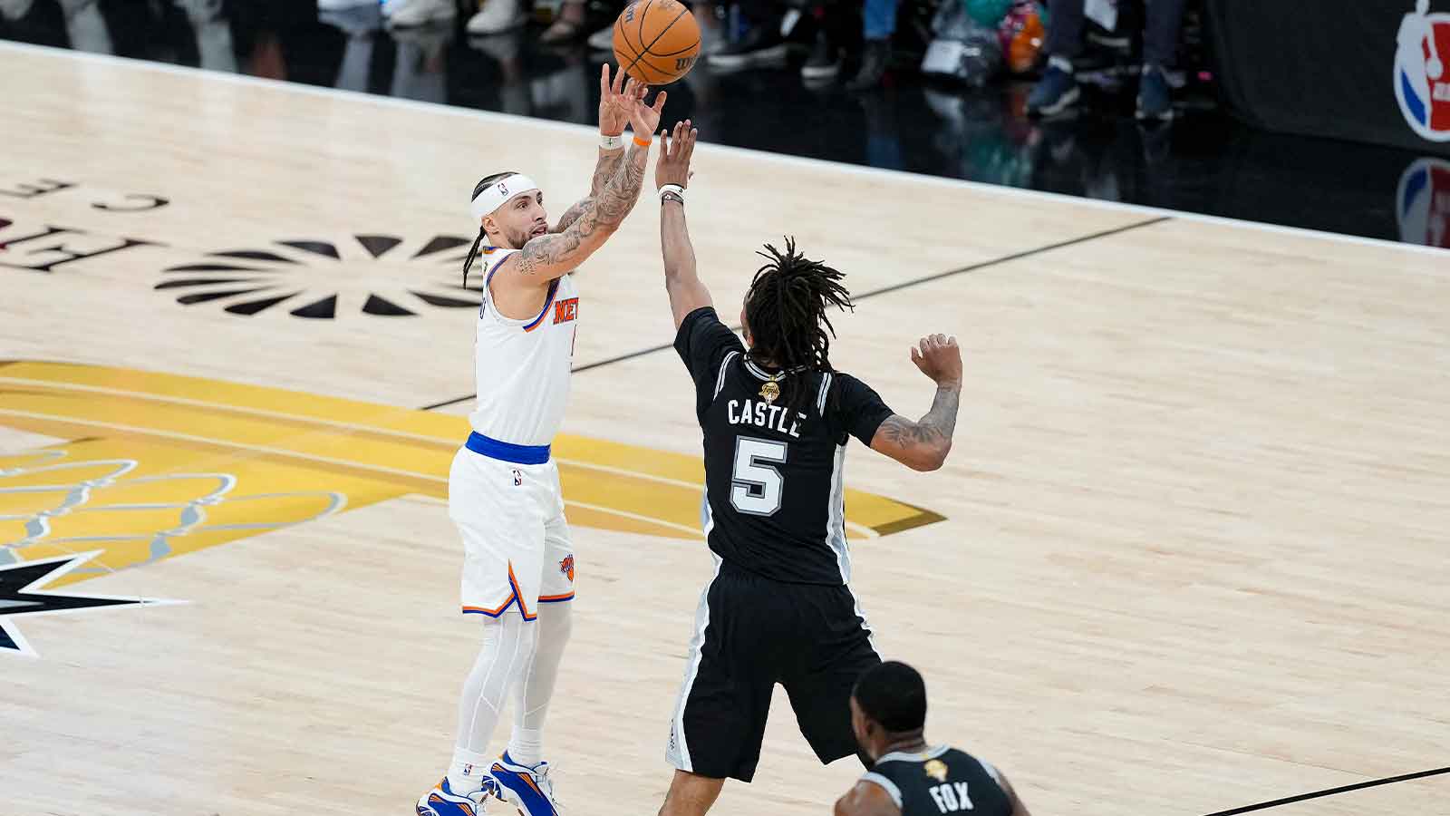 Knicks guard Jose Alvarado (5) shoots the ball