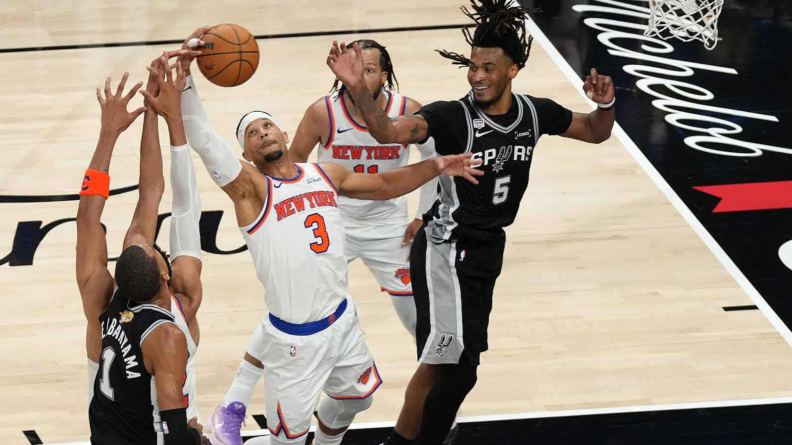 Knicks’ Josh Hart takes hilarious shot at his minutes after 15-rebound Game 1