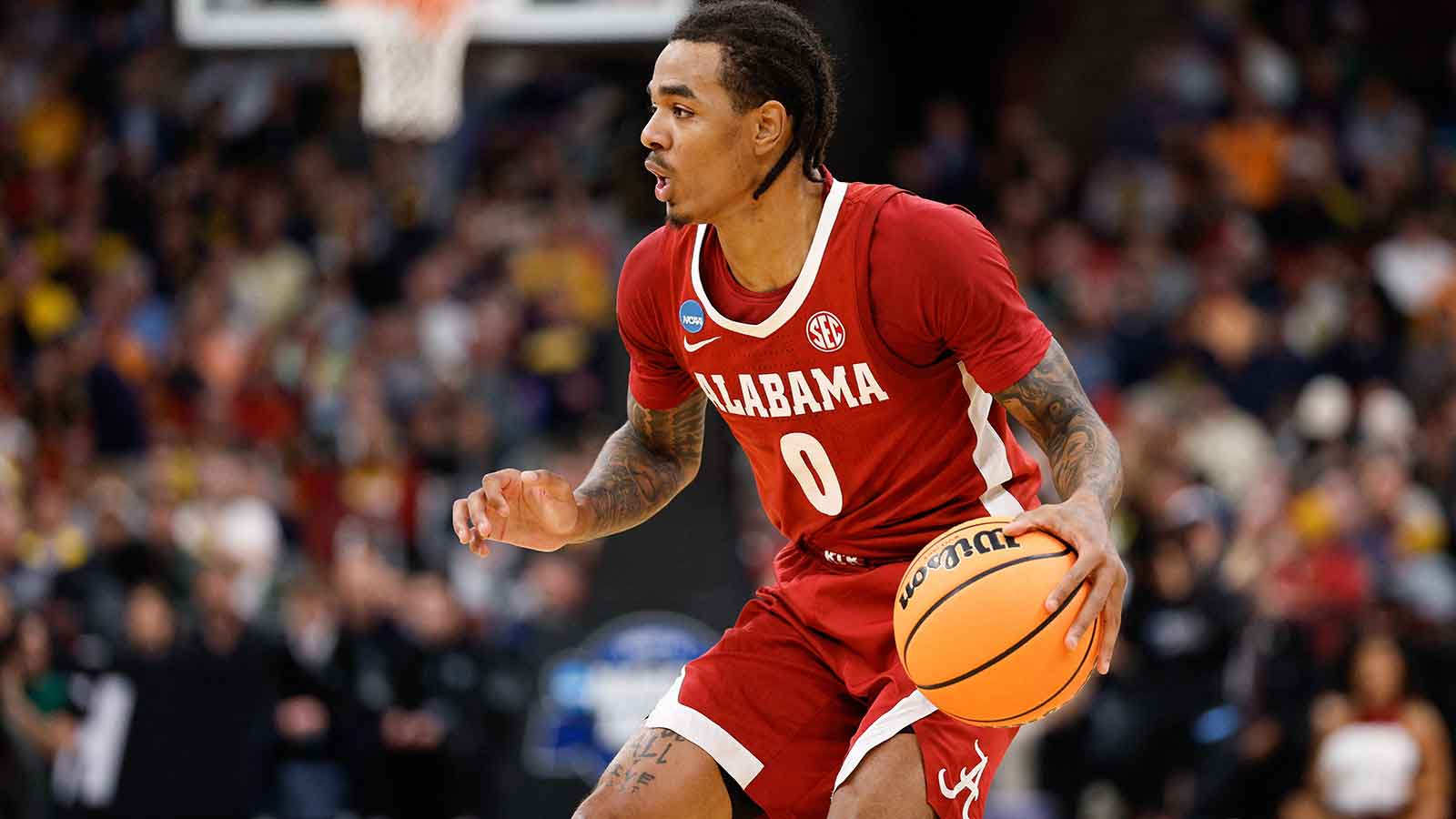 Alabama Crimson Tide guard Labaron Philon Jr. (0) controls the ball in the first half against the Michigan Wolverines during a Sweet Sixteen game of the Midwest Regional of the men's 2026 NCAA Tournament at United Center. 