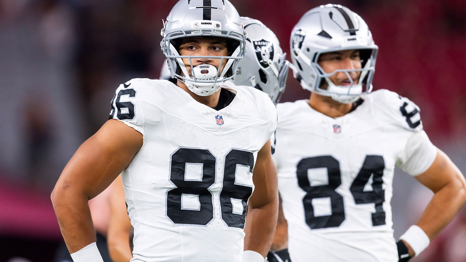 Las Vegas Raiders tight end Albert Okwuegbunam (86) against the Arizona Cardinals during a preseason game