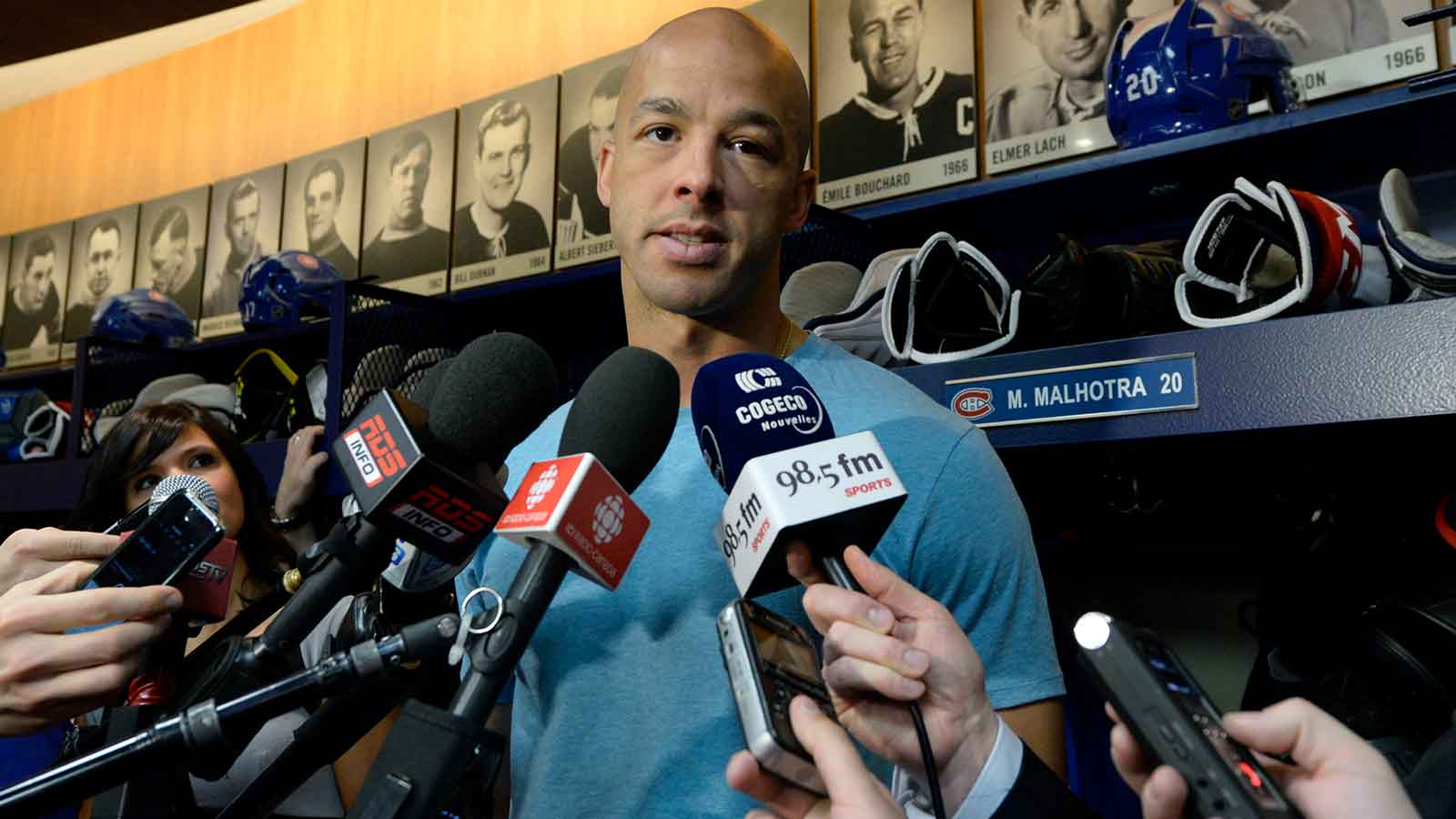 Canucks sign defenceman to one-year contract extension
