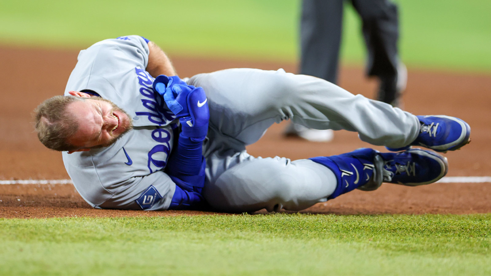 Dodgers news: Max Muncy violent collision prompts Diamondbacks manager to point fingers